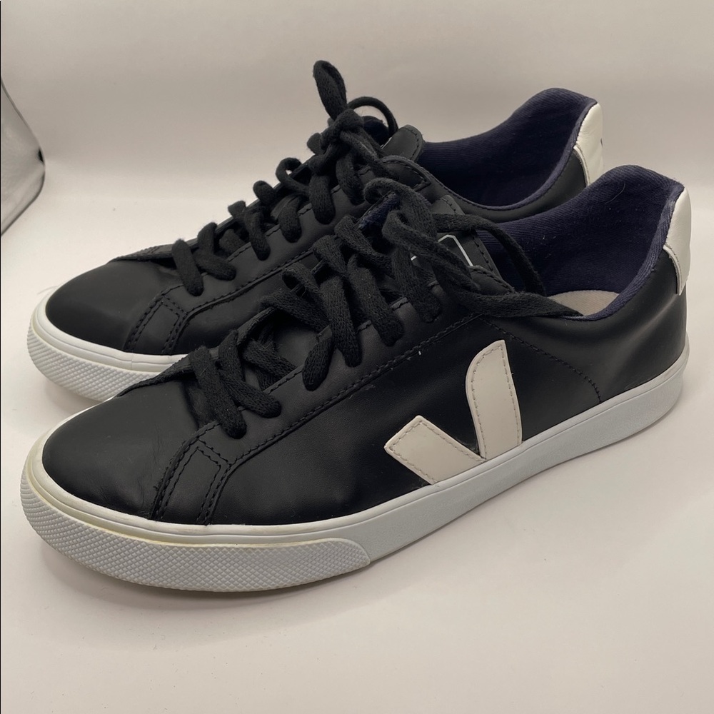 Veja - Classic Lace Up Shoes Black White 37 or 6.5